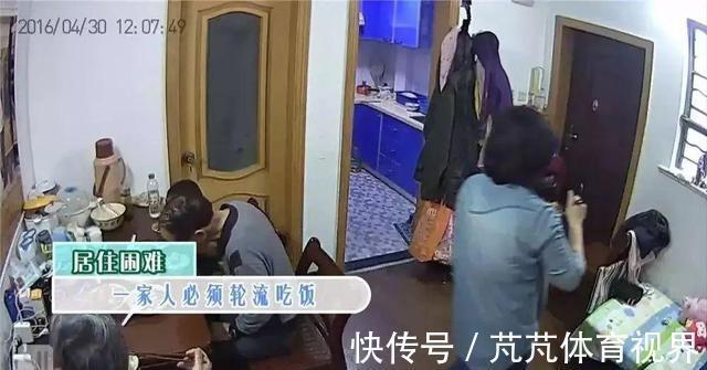 客厅|7口人挤43平小窝,老人睡客厅,爆改变9房,网友:卫生间头次见