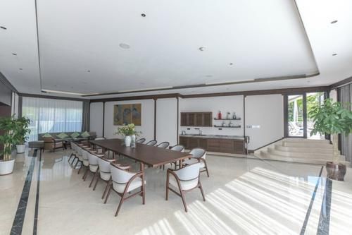 中年|三亚极奢华客房：面积1600多平方米，每晚房费近8万元