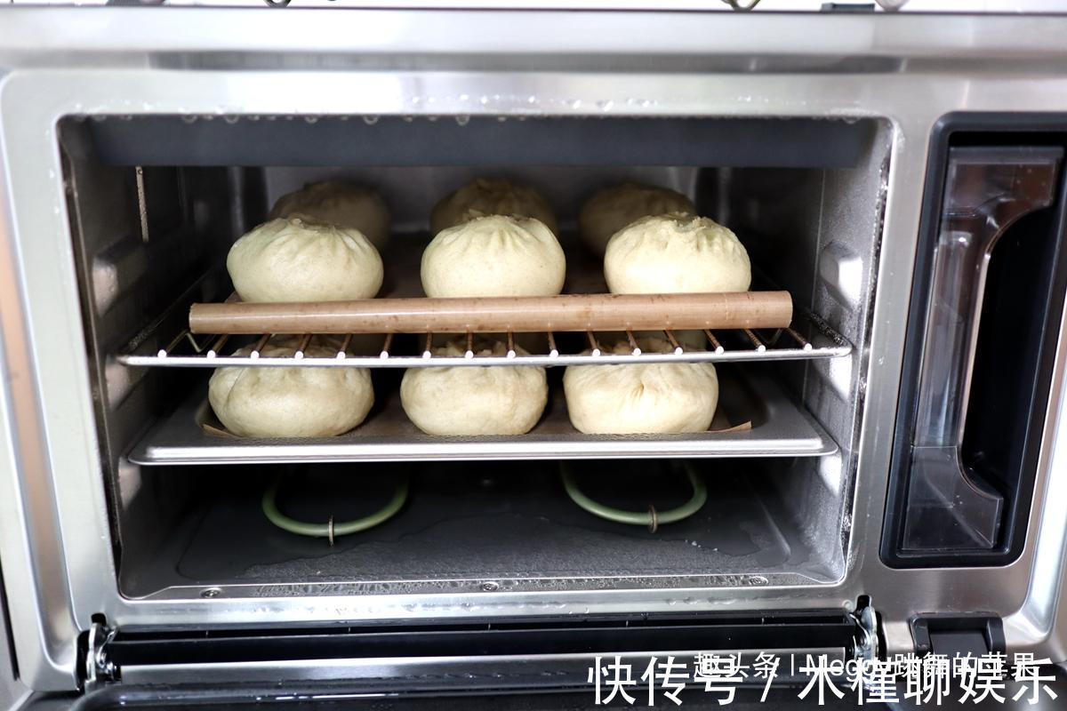 面团|三个萝卜一盆面,蒸出的大包子比肉香,越吃越香!