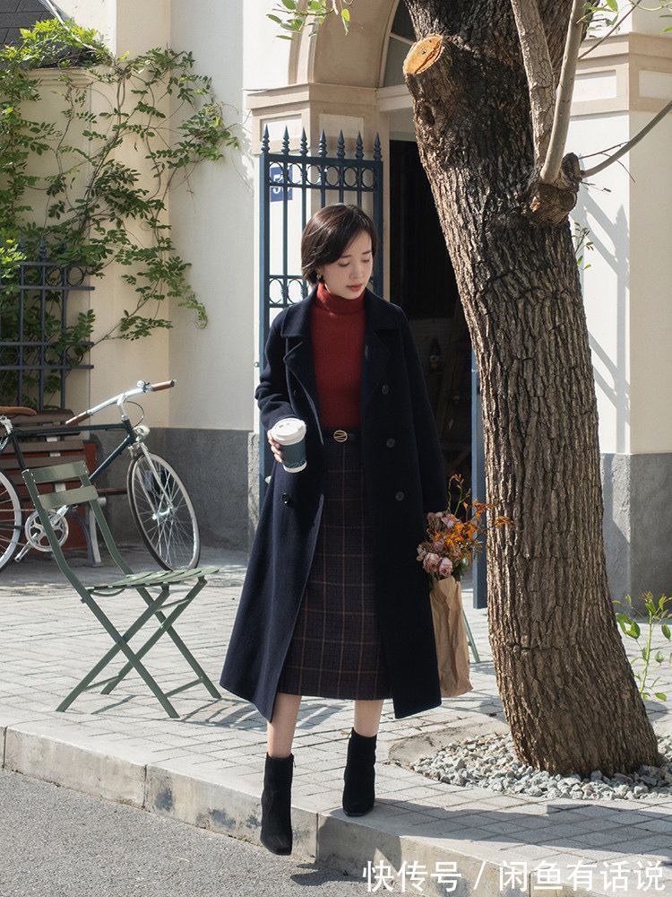 中年女人 过完一半冬天才发现:中年女人穿大衣时,还是配“半裙”最显气质