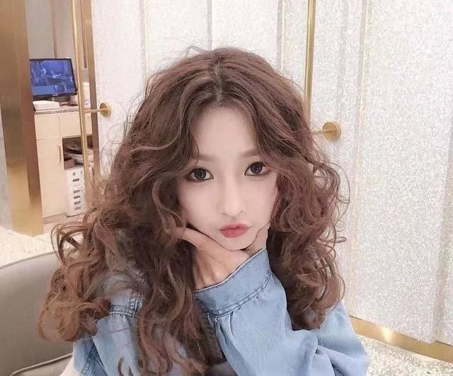 减龄 怎么样烫头蓬松还不显老?搞懂这三个减龄发型,小卷洋气大卷时尚