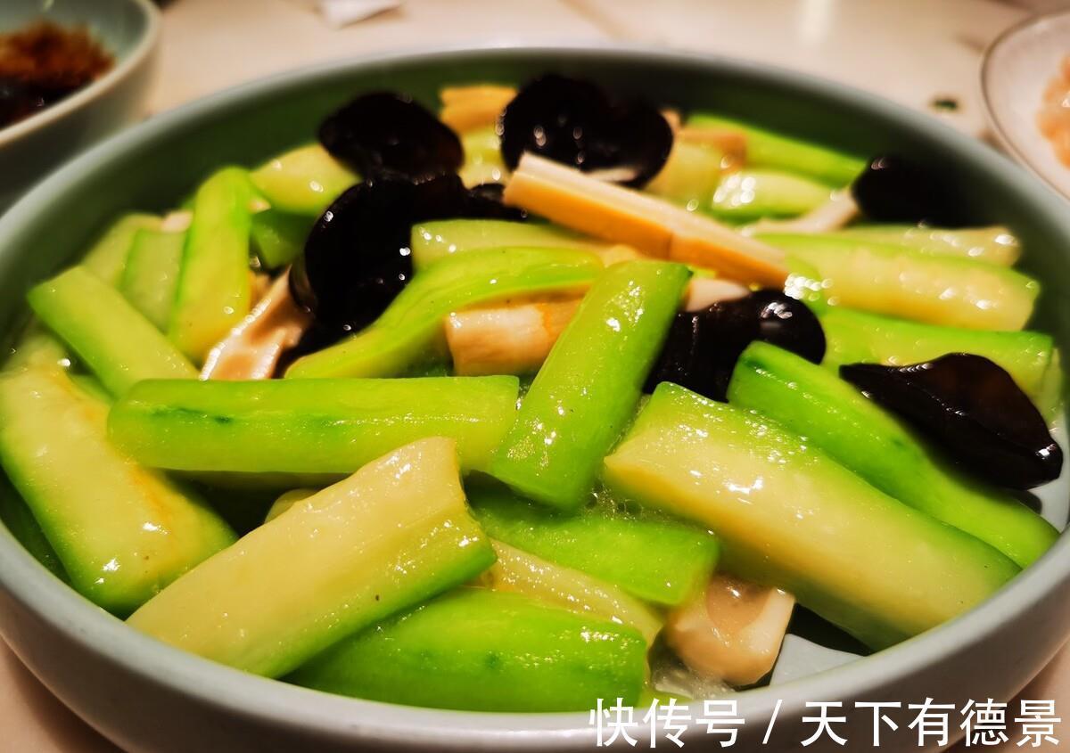 鲜香|天热丝瓜跟它是绝配,简单一煮鲜香美味又解暑,比喝羊肉汤还过瘾