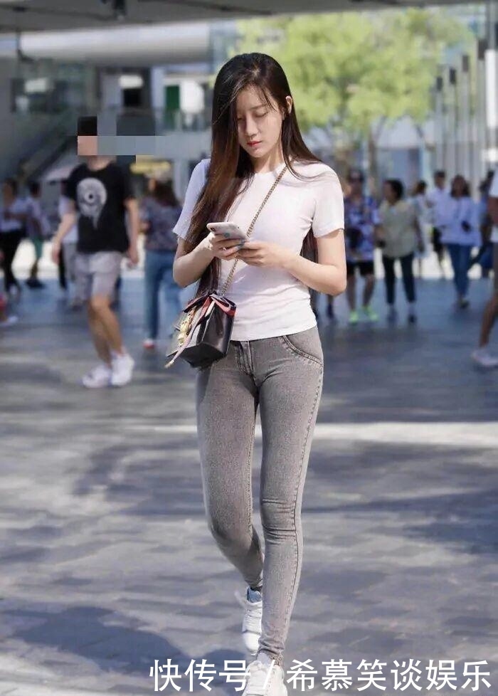 “烂大街”的牛仔裤,以新面貌示人,穿出了与众不同的美!