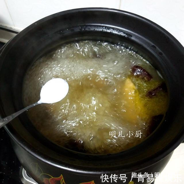 炖鸡汤加点它,气血双补,饱腹解馋,简单煮比牛羊肉还香