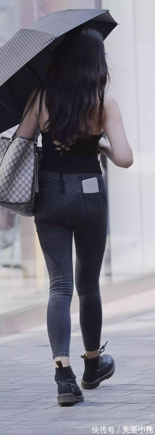 街拍 美女街拍:单看脸挺温柔的,看到身材和穿搭后,是男人也要怕她三分