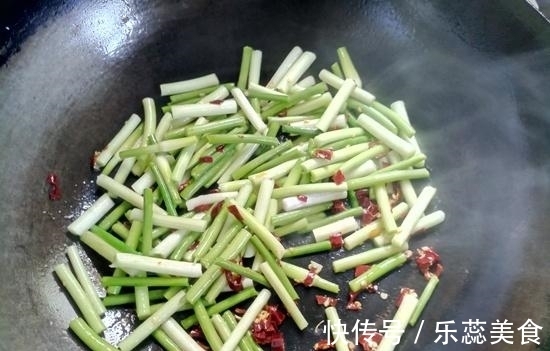 蒜条|“它”是猪身上的宝,孩子常吃身体强壮长高个,隔三差五就要吃!