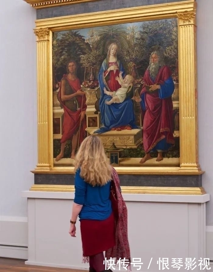 名画&他花2年时间,拍下1000个“撞衫”的人:撞衫不可怕,可怕的是……