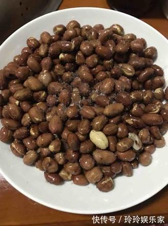 炸花生米，直接下锅炸就错了，少了这一步，花生米不酥脆，还返潮