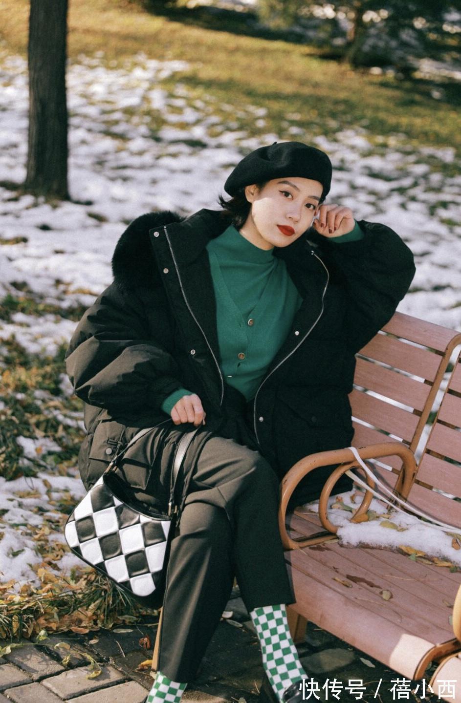 博主|冬季穿羽绒服,建议30、40岁的女人看看这4款穿搭,既时髦又高级