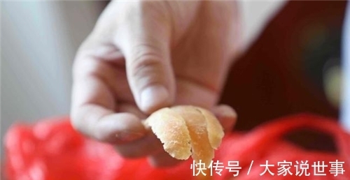 清明上河图!安徽小伙修脚30年,刮下万人脚皮作画,因花纹独特被富豪20万买走