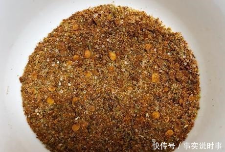 火腿肠别炒着吃了,教你1招,麻辣鲜香外皮焦脆,比小吃摊的还好