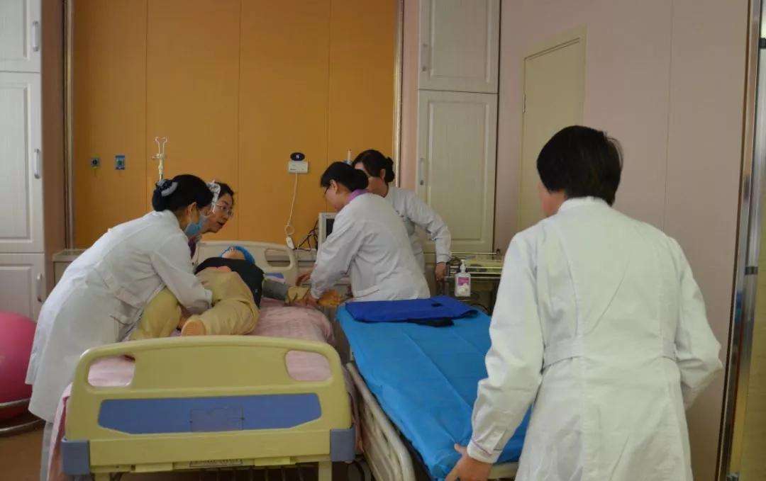 剖宫产|剖宫产缝合一共有七层,过程不比顺产简单,产妇实在太辛苦!