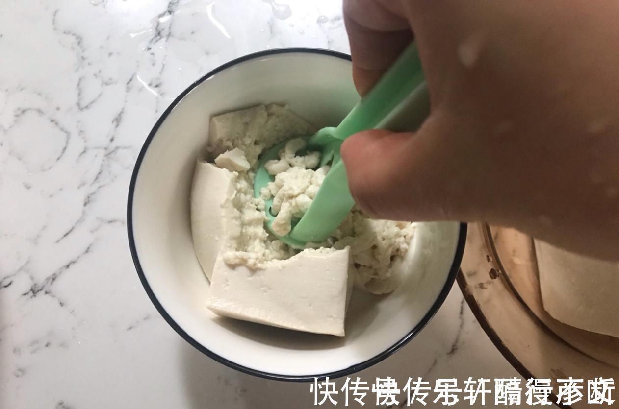 虾仁炒鸡蛋|从小吃到大的小葱拌豆腐，鲜美爽口，怎么吃都不腻