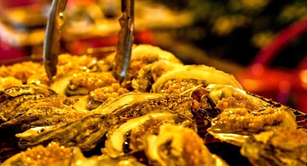 吃生蚝就得按桶算，4种做法天天不重样，最后一种我吃宵夜必点