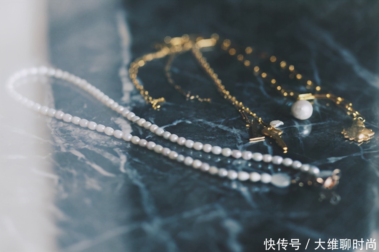 珍珠项链|夏季会忽略项链的重要性,其实它既有瘦脸效果,又能提升精致度