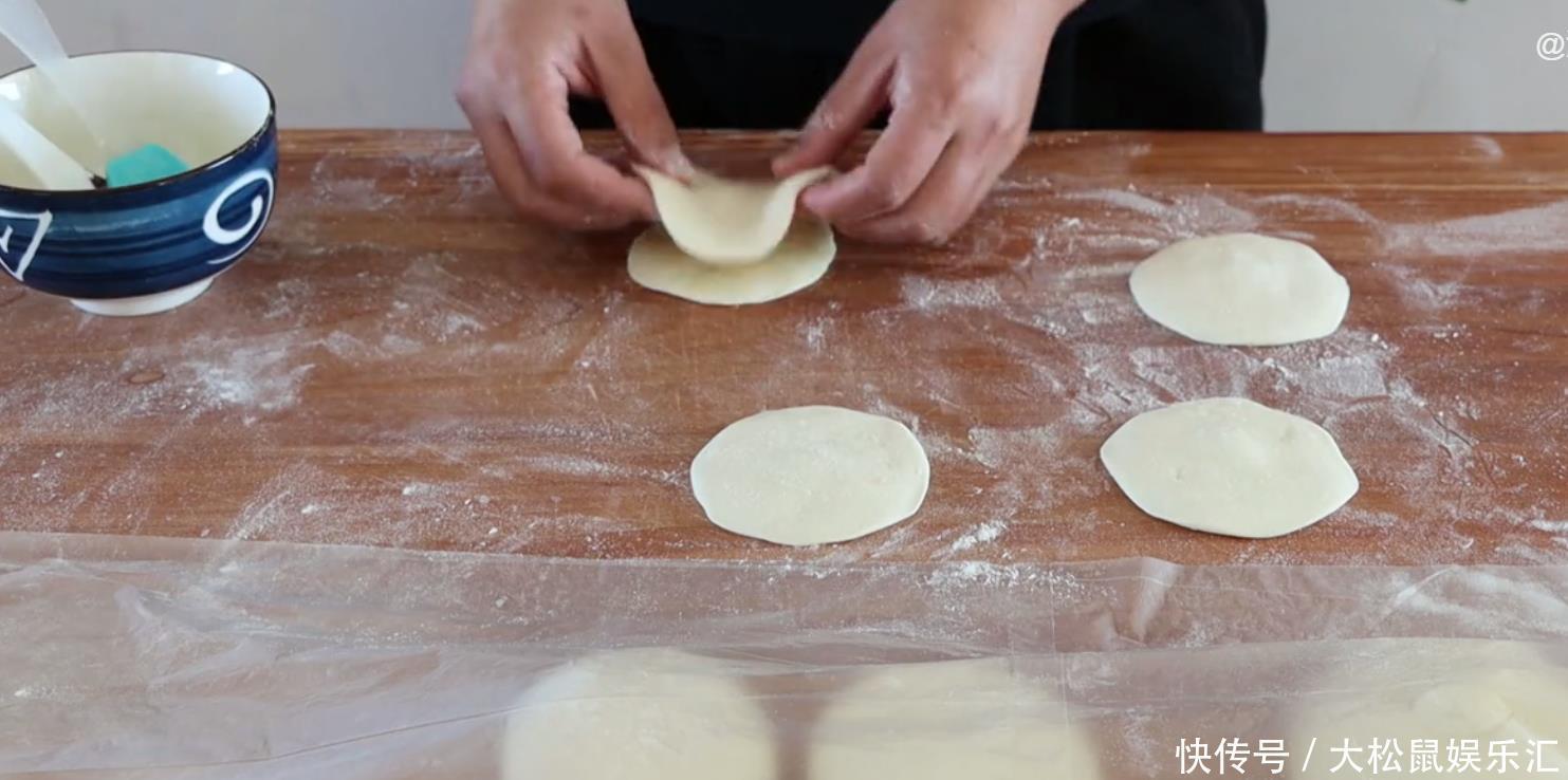 学会这个和面配方:做出家常饼,口袋饼,春饼,个个柔软好吃