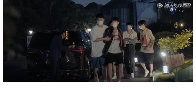 《五哈》回歸，鄧超鹿晗聯(lián)手導演整蠱彭昱暢，魏大勛被誤傷太搞笑