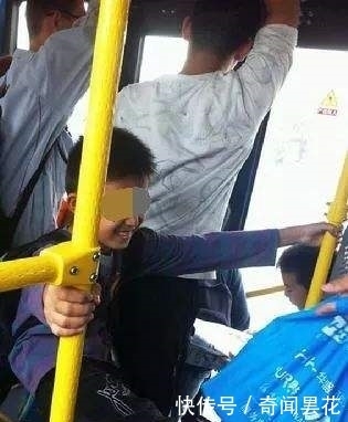 猛推|熊孩子公交车上猛推孕妇,丈夫给其一脚,事后结果使人无法淡定了