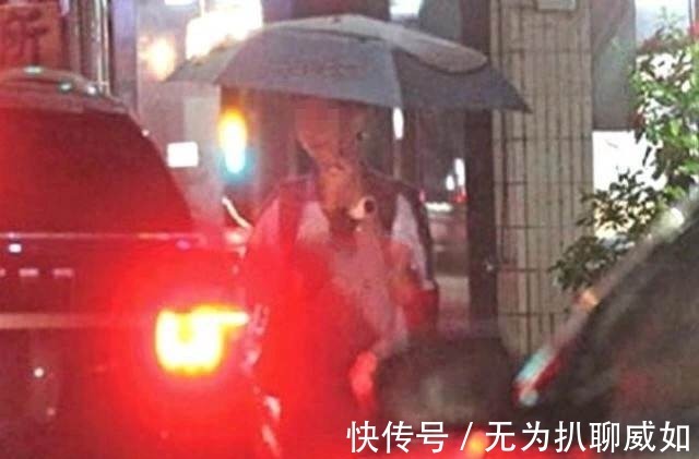 從2米高臺(tái)摔落仍堅(jiān)持錄節(jié)目,這么賣命是敬業(yè),還是為還風(fēng)流債?