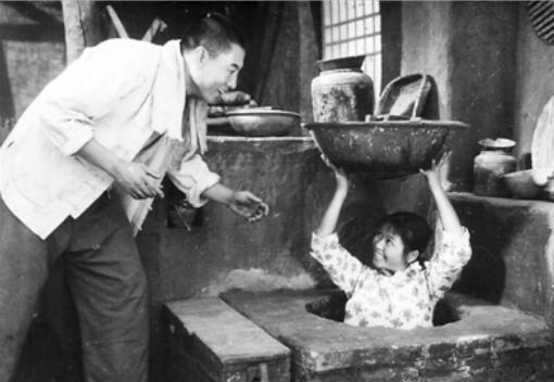 华东野战|3名战士被困敌阵,班长一咬牙挖沟,开创了著名的“剥皮”战术