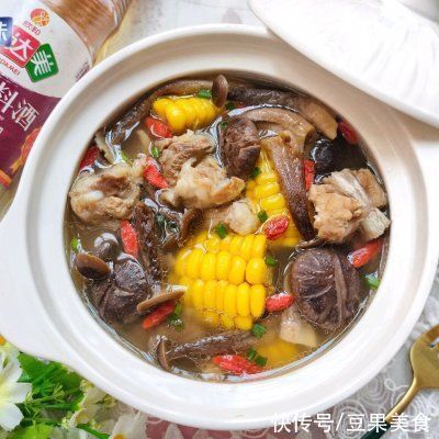 唇齿|排骨玉米菌菇汤一口下肚，唇齿留香