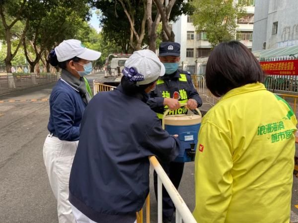 民警|又有人“偷偷”来送礼物......