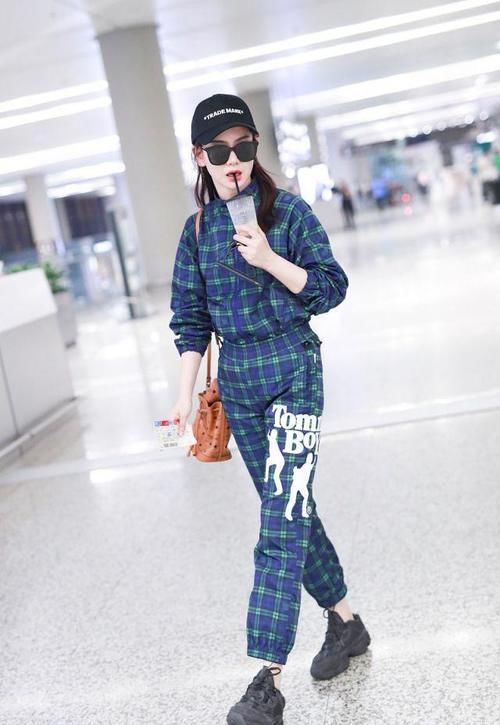 扎脚裤怎么穿时髦？潮人都爱“左七分，右九分”，特别潮