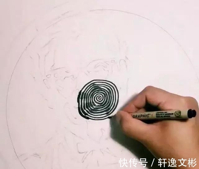 蚊香！美术生用记号笔作画，蚊香圈“盘”出画像，看到最后彻底跪服！