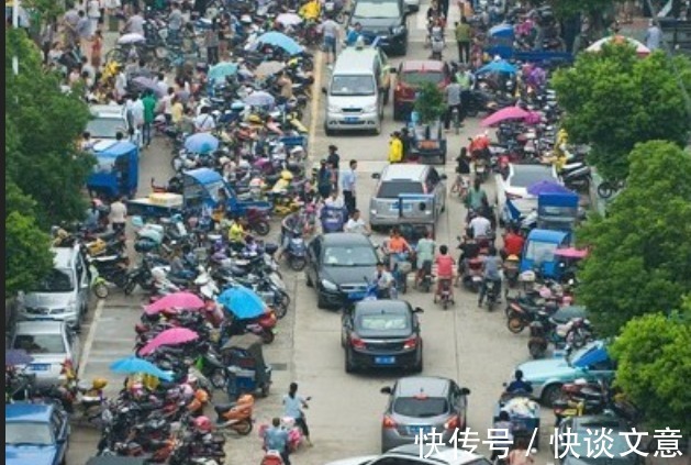 指责|教授指责“家长接送”行为,称迟早毁掉孩子,引发家长不满