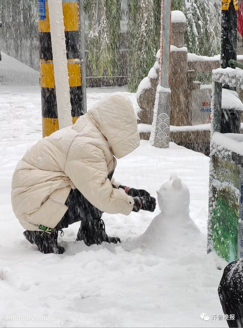 多云|济南已达暴雪！绕城高速关闭，多路公交停运，景区临时闭园，外卖小哥走着送餐...