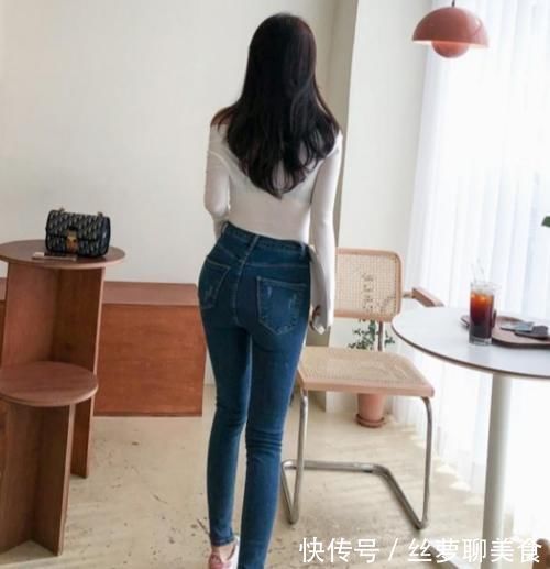 女神|小姐姐爱穿贴身的紧身牛仔裤,发挥女神的优势