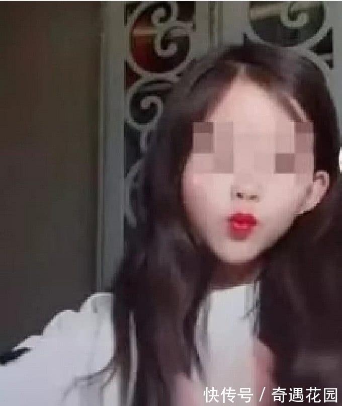 女孩|奇闻:10岁女孩打扮成熟,父母看到手机里的东西,怒了