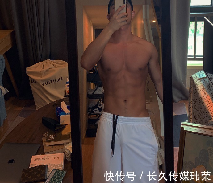 健身|满身肌肉的杭州大男孩，精致帅气，健身锻造出漂亮胸肌人鱼线！
