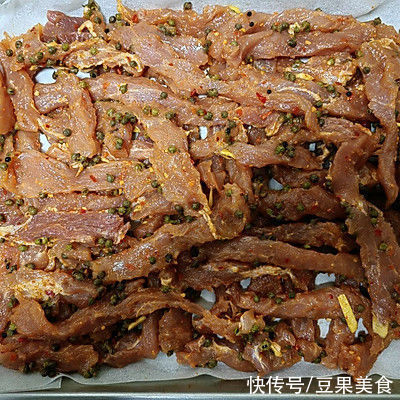 用这道麻辣肉干冬季小零食征服家人的味蕾吧