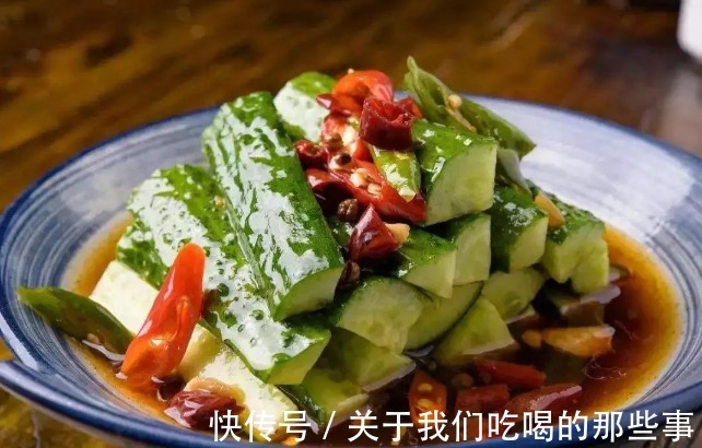 黄瓜|凉拌黄瓜不能直接加调料，厨师长教你3个技巧，脆爽又入味，好吃