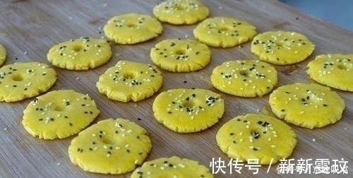 过筛|入口即化的桃酥,轻轻一碰就咬下来了,简单3步,配方比例超详细
