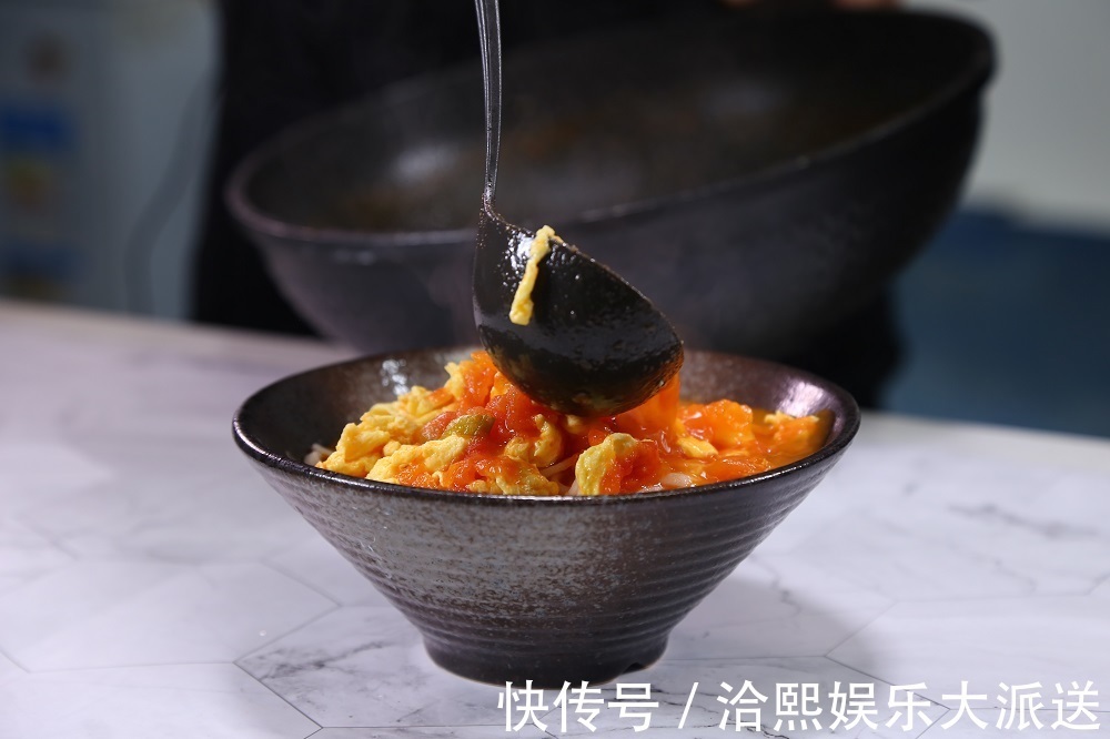 做法超简单的西红柿鸡蛋面，爽滑筋道，美味可口，老少都爱吃