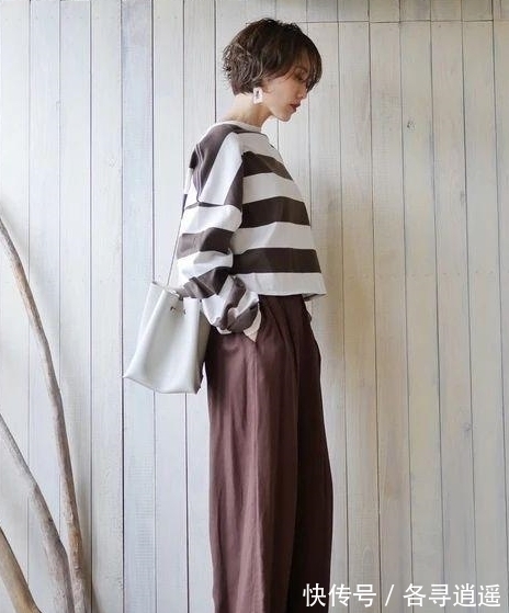 女人味 春季穿衣气质很重要,瞧这位44岁妈妈的穿搭,不显身材也有女人味