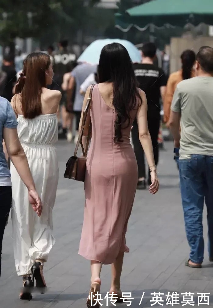 连衣裙|绝代佳人难得,惜守韶华美景,藕粉色连衣裙演绎的优雅时尚之美