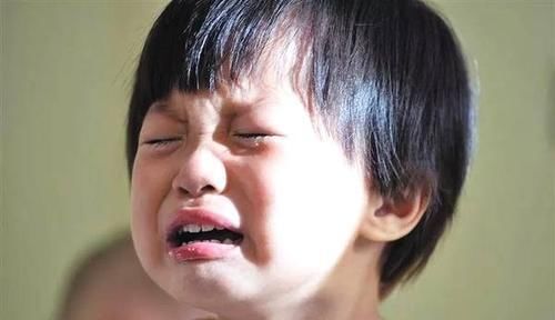 孩子3种行为貌似普通,实则没教养,别人不说家长也要心里有数