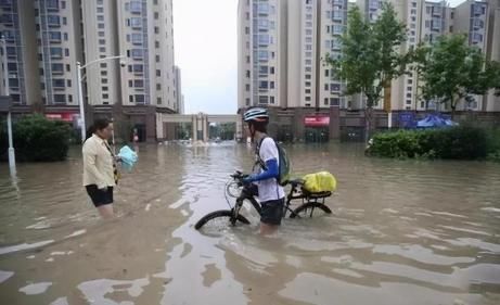 参观主持人孟非的家，生活过得很节俭，小区每年被水淹也不肯搬家