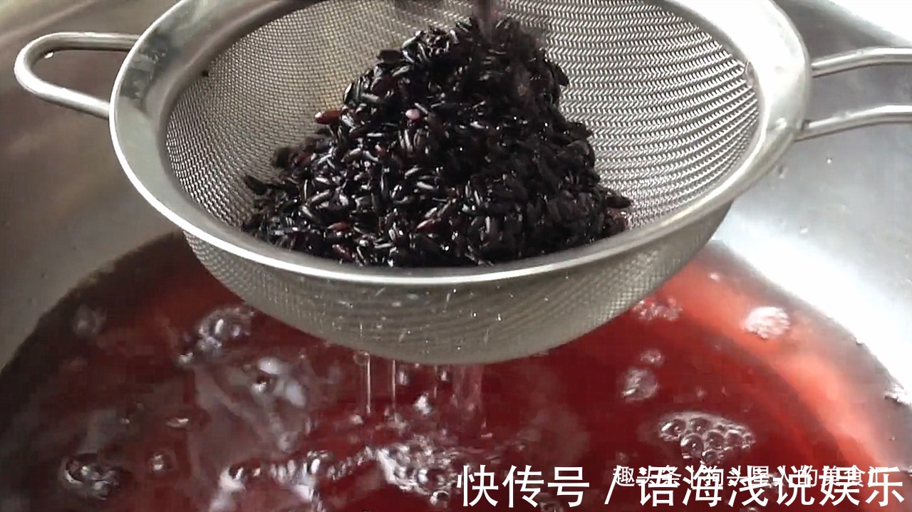白糖|黑米不要煮粥了,教你营养美味做法,有碗就能做,蓬松柔软不发黏