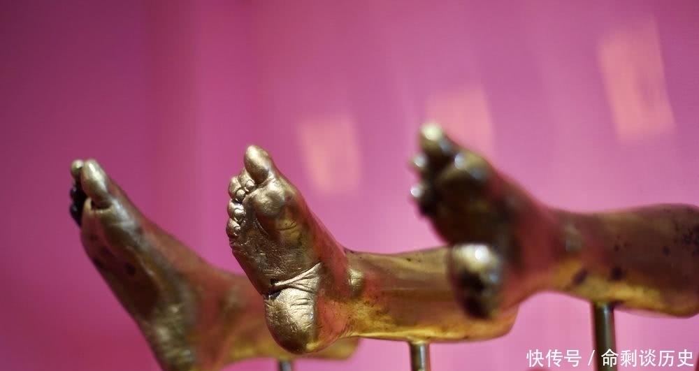 中国|古代中国的裹脚可怕吗和欧洲的这一陋习比起来，真是小巫见大巫