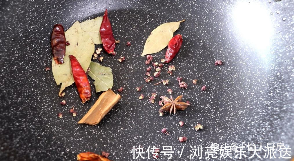 鸡肝怎么做好吃教你卤鸡肝的做法,吃着不腥,做下酒菜很不错