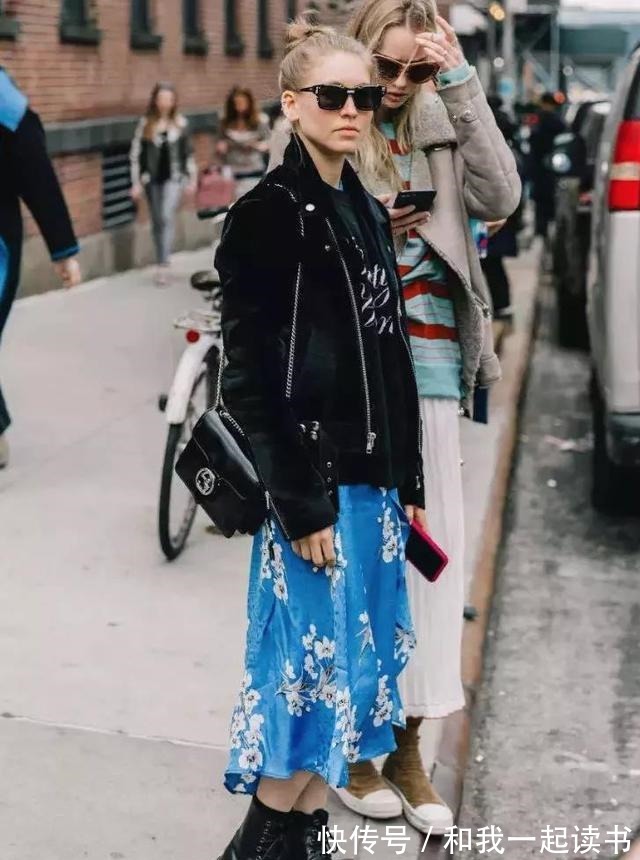 搭配 运动鞋的大势已去,当下正流行“卫衣+短靴”,新潮保暖,很好看!