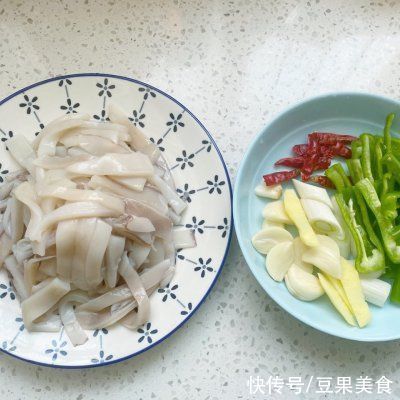 年夜饭新手必学，家常快手菜爆炒鱿鱼