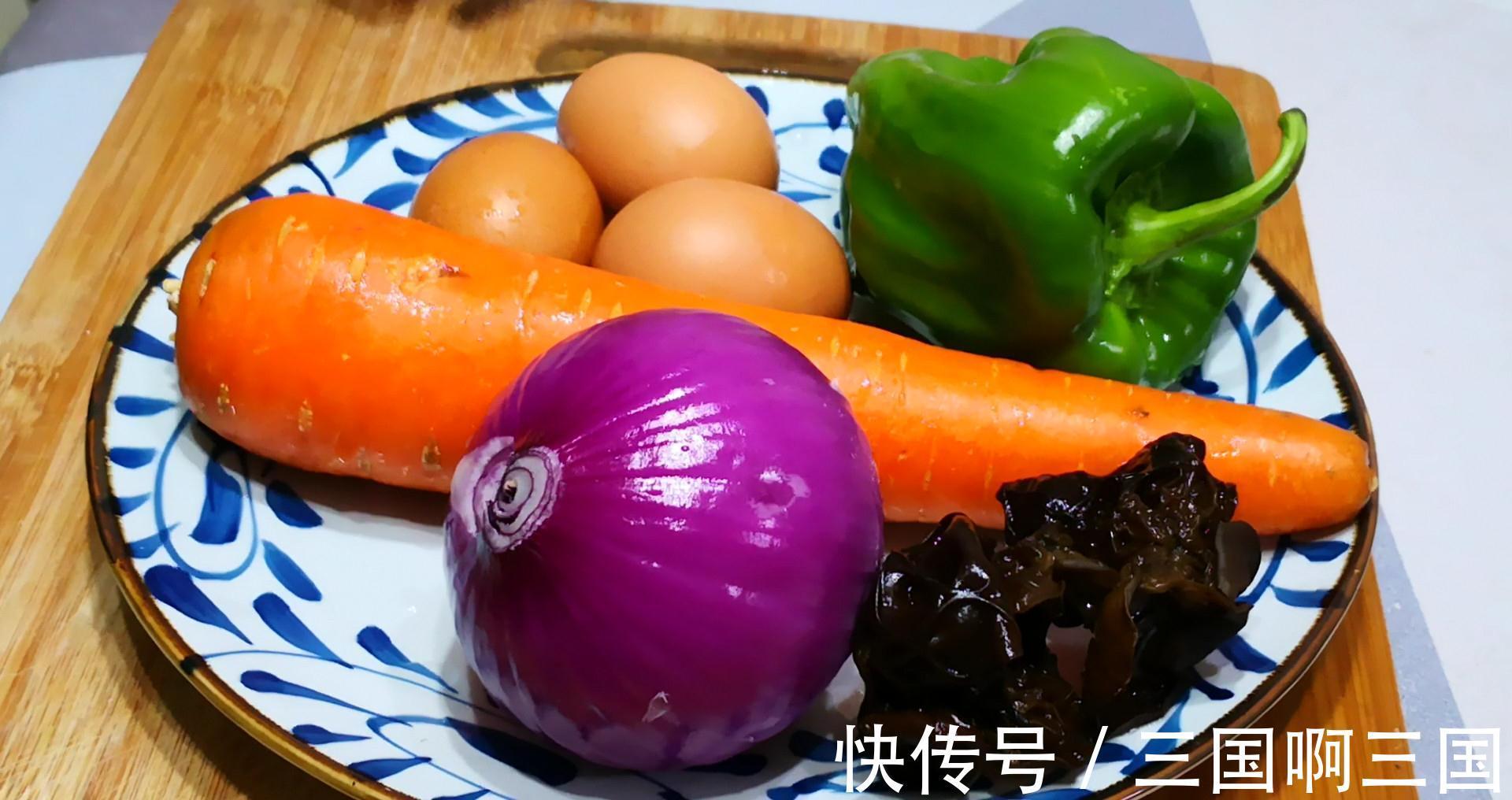 一日三餐|冬至后,多给孩子做这道五彩菜,维C含量极高,营养健康,太香了