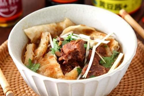 牛肉罩饼河北特色小吃，肉质肥美香醇，看着都能流口水