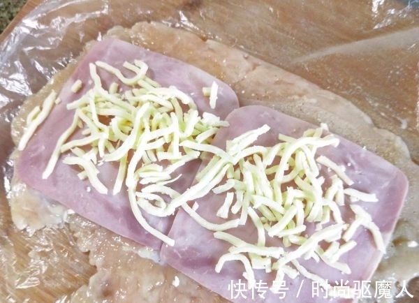 美味|教你在家做超级美味的芝士鸡肉卷,外皮酥脆流行馅,芝士控的福利