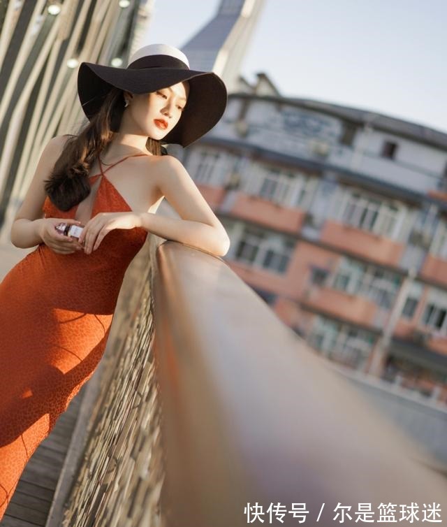 高跟鞋 吊带裙要穿“镂空”的，度假风造型尽显法式优雅气息，慵懒又性感！